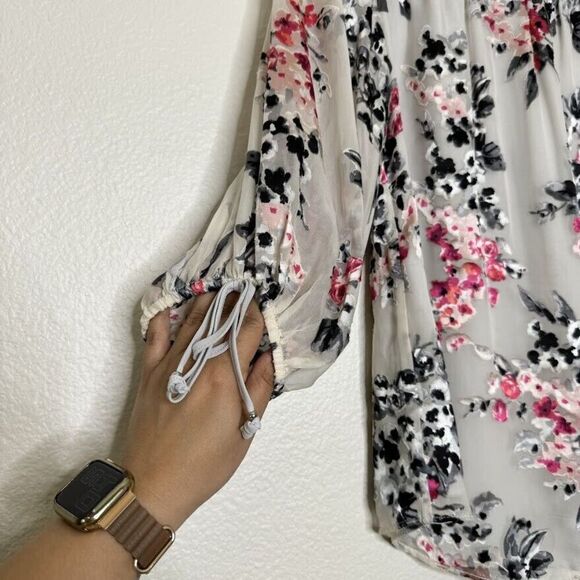 White House Black Market Blouse XS Off Shoulder Silk Blend Floral Textured Top - Picture 6 of 15